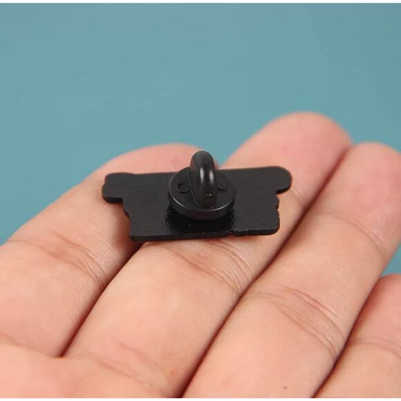 Written and Directed By Quentin Tarantino Pulp Fiction Enamel Pins 423-1 - Picture 4 of 4